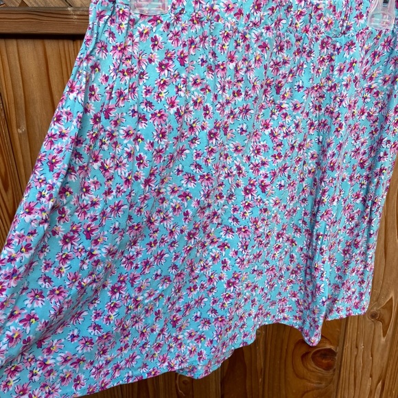 mini skirt - Picture 2 of 4